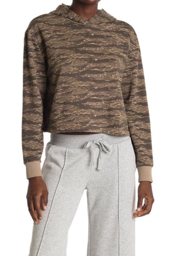 Imbracaminte femei alternative apparel camo print cropped pullover hoodie fatiguetig